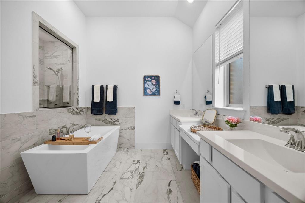 9420 Surveyor Road Oak Point, TX 75068 - Photo 9 of 21 Owner's Retreat Bathroom w/ seperate free-standing tub
