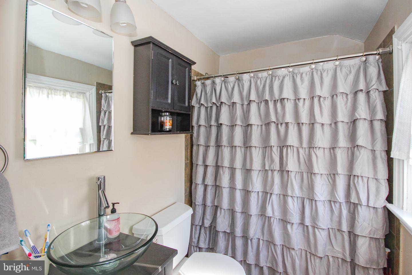 128 School Lane Springfield, PA 19064 - Photo 14 of 24 Gallery Image 14