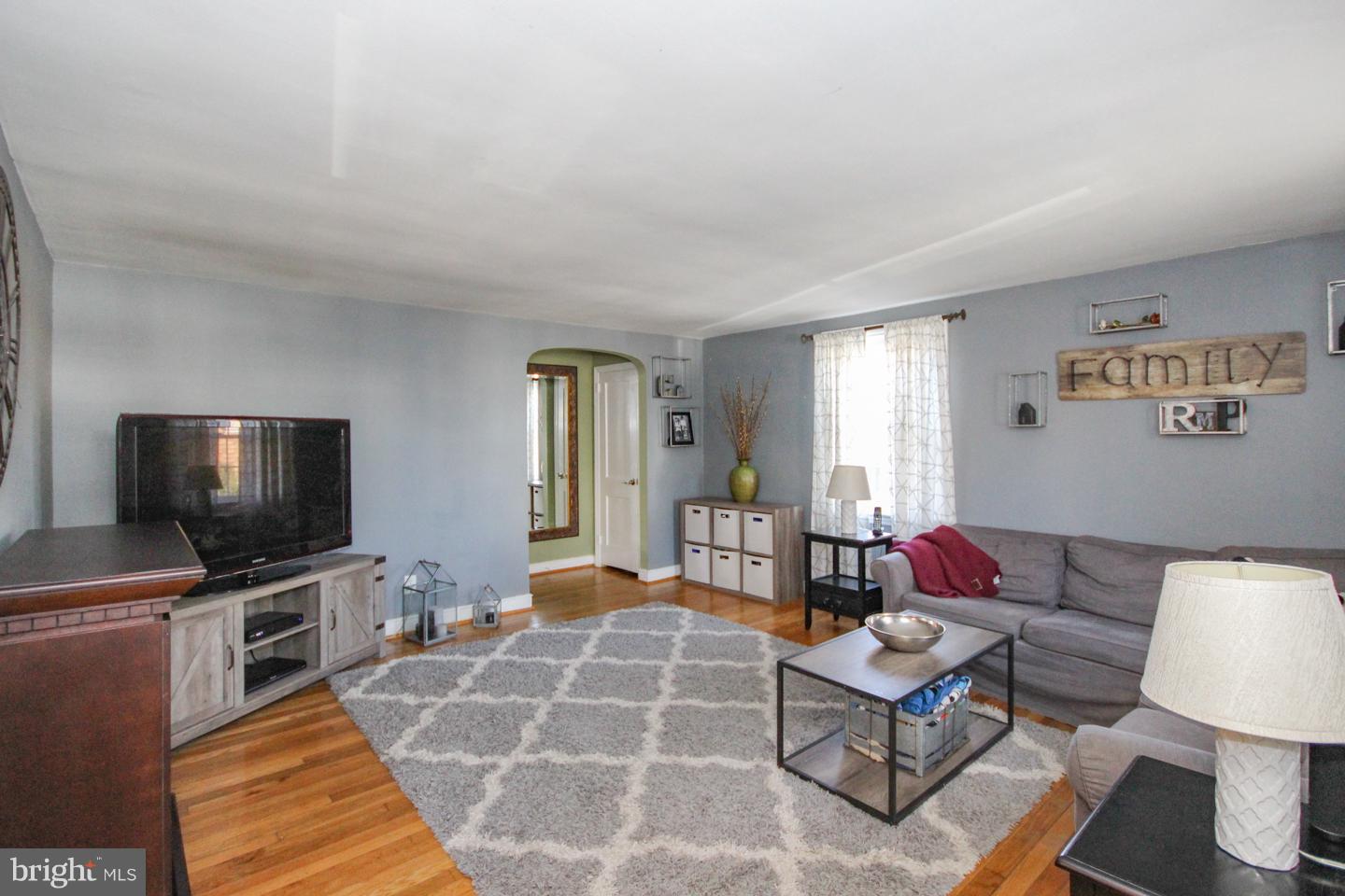 128 School Lane Springfield, PA 19064 - Photo 3 of 24 Gallery Image 3