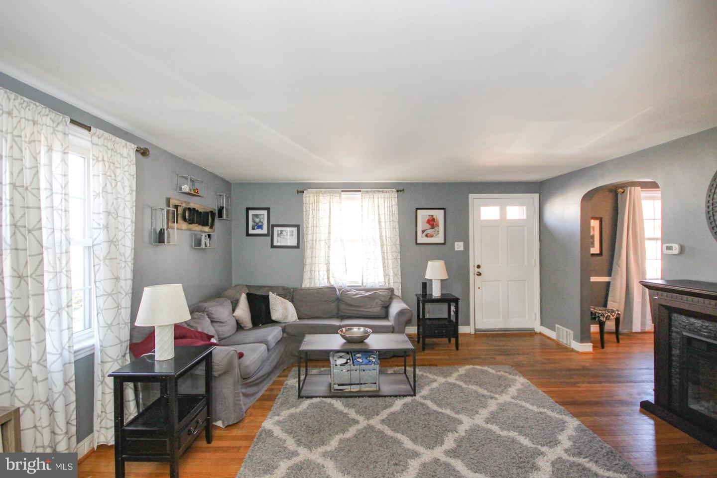 128 School Lane Springfield, PA 19064 - Photo 4 of 24 Gallery Image 4