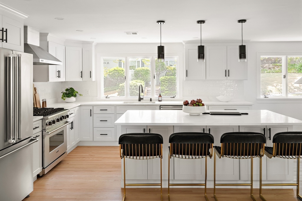 171 Shaw Road Brookline, MA 02467 - Photo 12 of 37