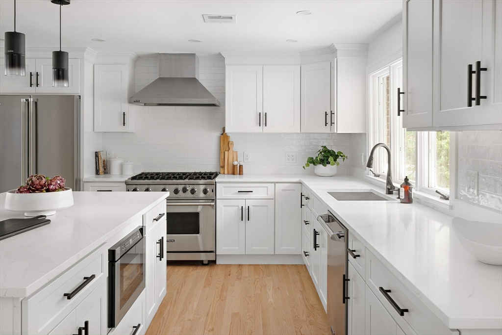 171 Shaw Road Brookline, MA 02467 - Photo 13 of 37