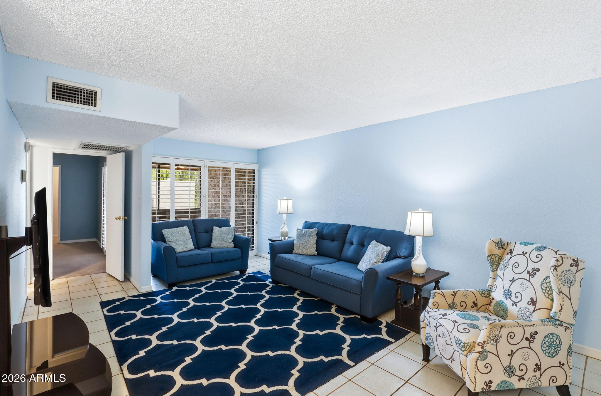4950 North Miller Road, Unit 339 Scottsdale, AZ 85251 - Photo 10 of 28 a living room with furniture and a rug
