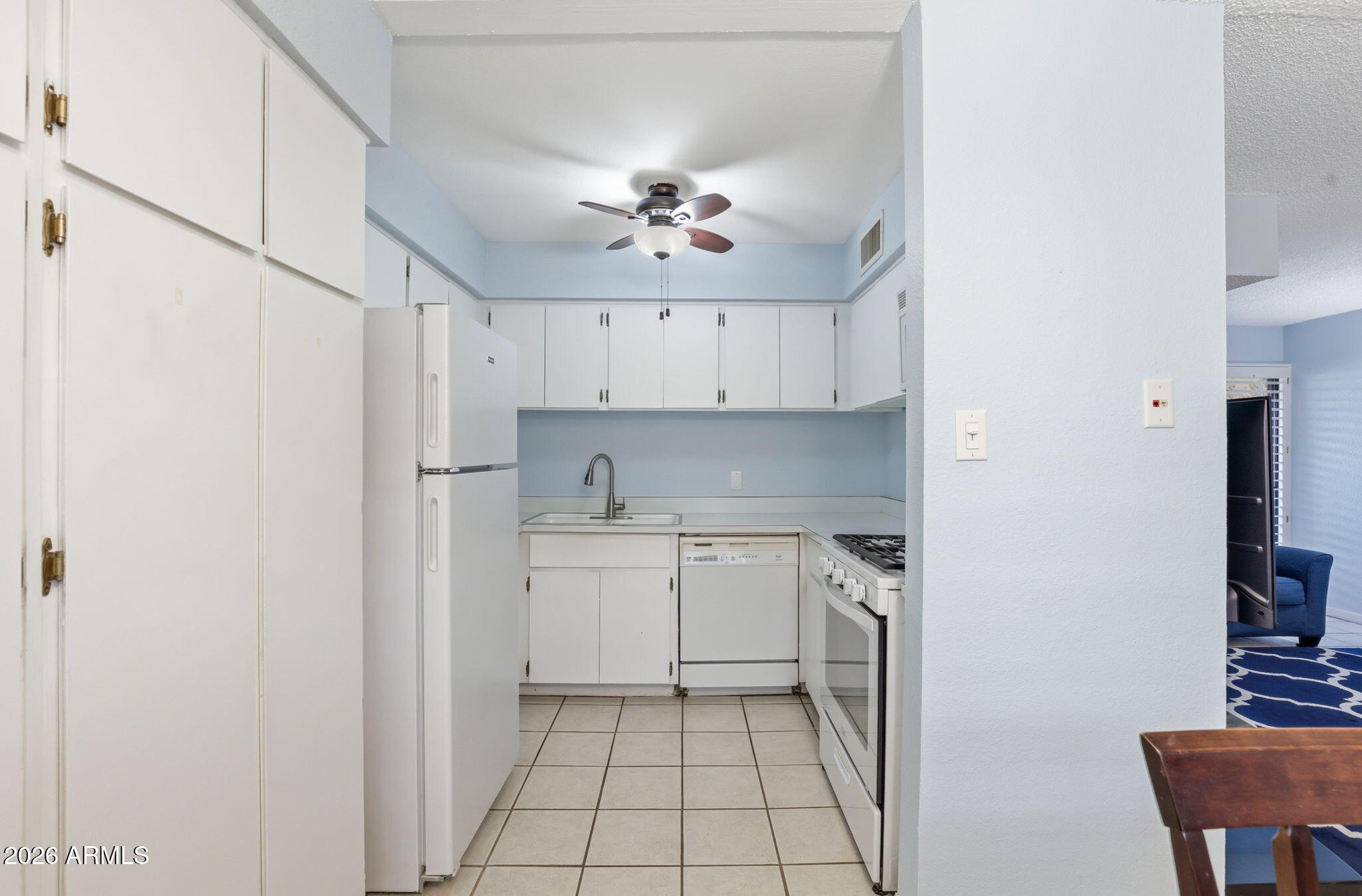 4950 North Miller Road, Unit 339 Scottsdale, AZ 85251 - Photo 18 of 28 a kitchen with cabinets a sink and appliances
