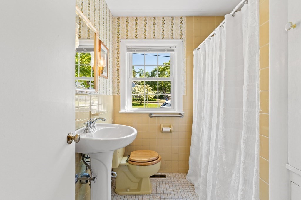 35 Kenneth Road Marblehead, MA 01945 - Photo 26 of 33