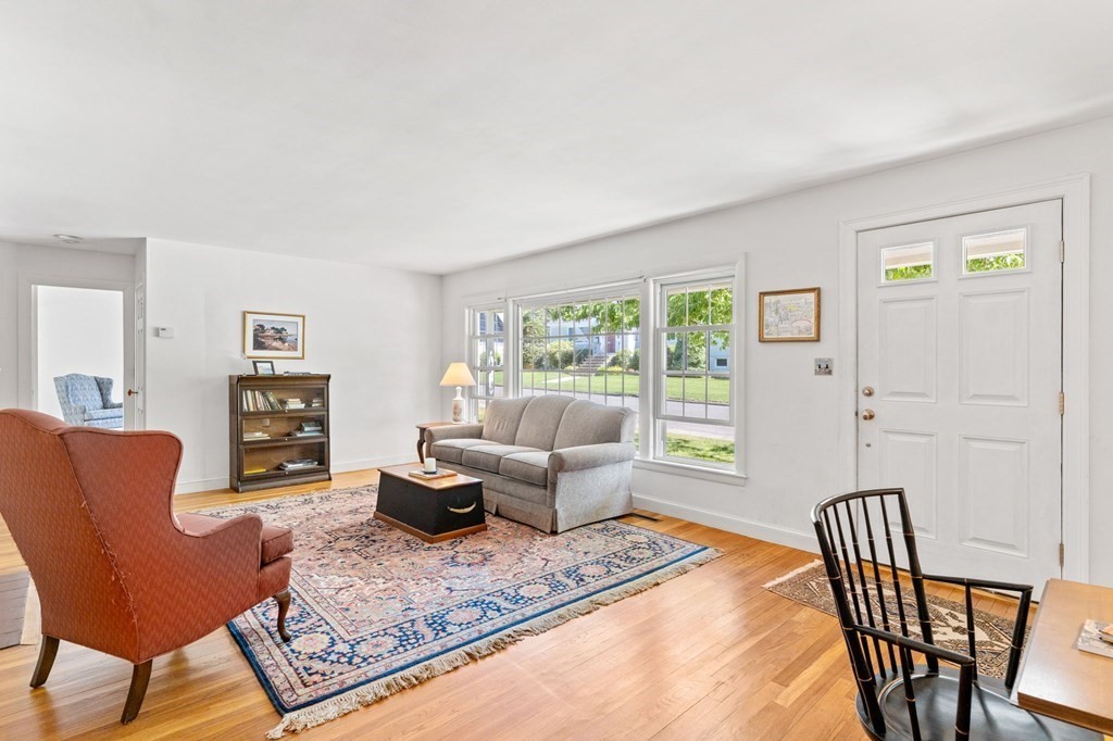 35 Kenneth Road Marblehead, MA 01945 - Photo 6 of 33