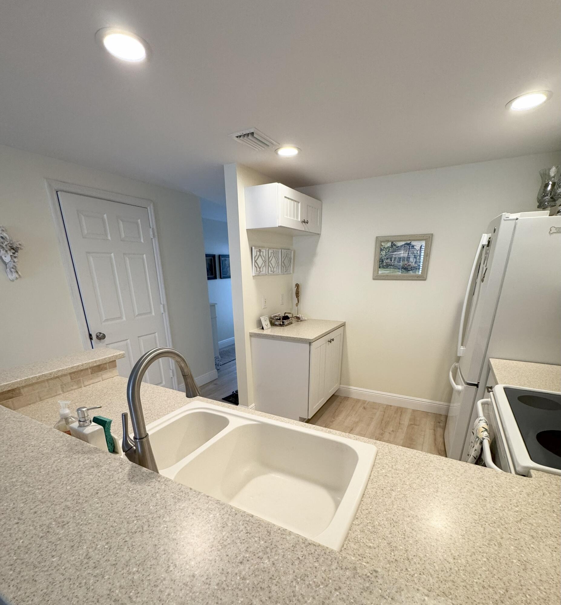 1040 Jeffery Street Boca Raton, FL 33487 - Photo 8 of 31 8