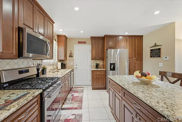 $899,990 | 515 Newhall Drive, Corona, CA 92879