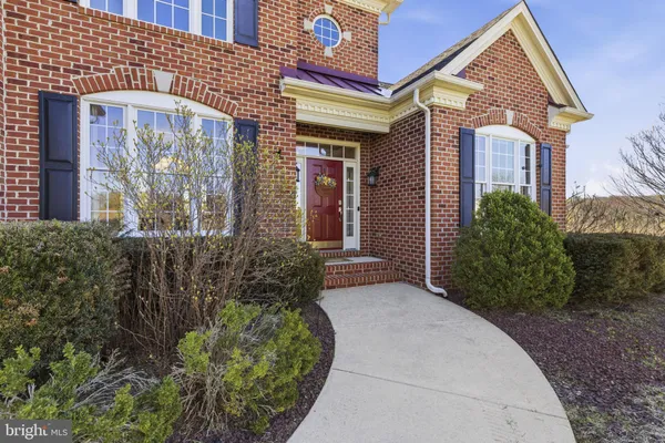 a view of a house with a big yard