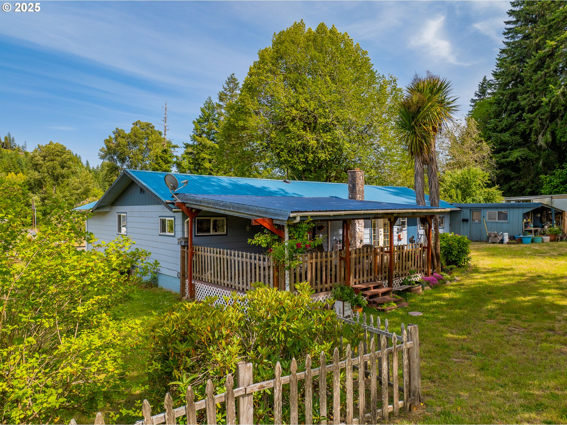 51320 Myrtle Creek Road Myrtle Point, OR 97458 - Photo 15 of 44 a front view of a house with garden