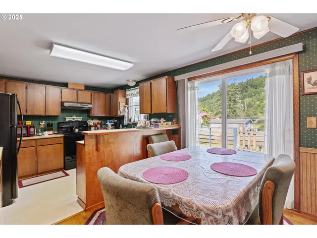 $375,000 | 51320 Myrtle Creek Road, Myrtle Point, OR 97458