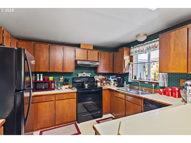 $375,000 | 51320 Myrtle Creek Road, Myrtle Point, OR 97458