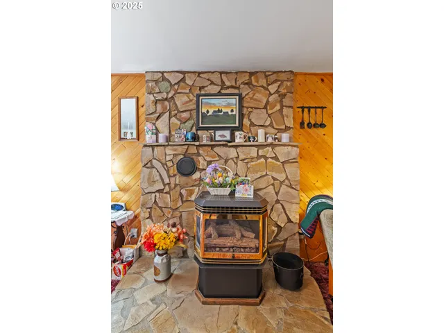 $375,000 | 51320 Myrtle Creek Road, Myrtle Point, OR 97458