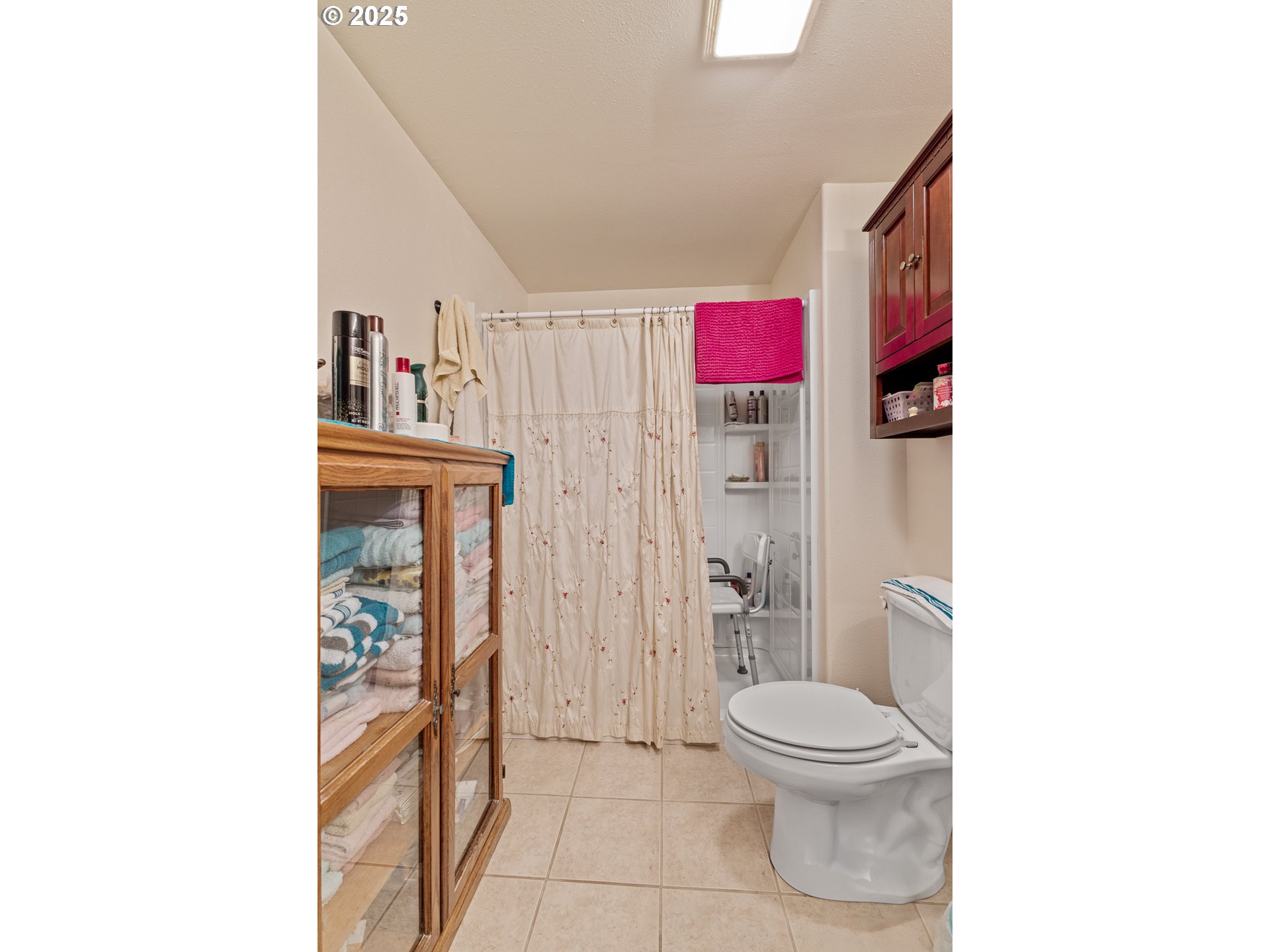 51320 Myrtle Creek Road Myrtle Point, OR 97458 - Photo 29 of 44 a bathroom with a toilet and a shower