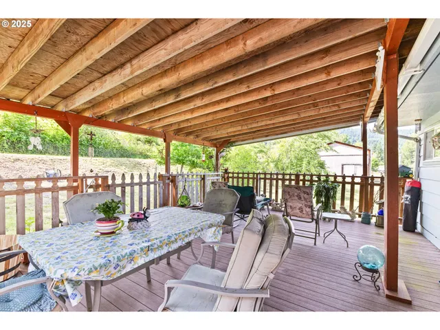 $375,000 | 51320 Myrtle Creek Road, Myrtle Point, OR 97458