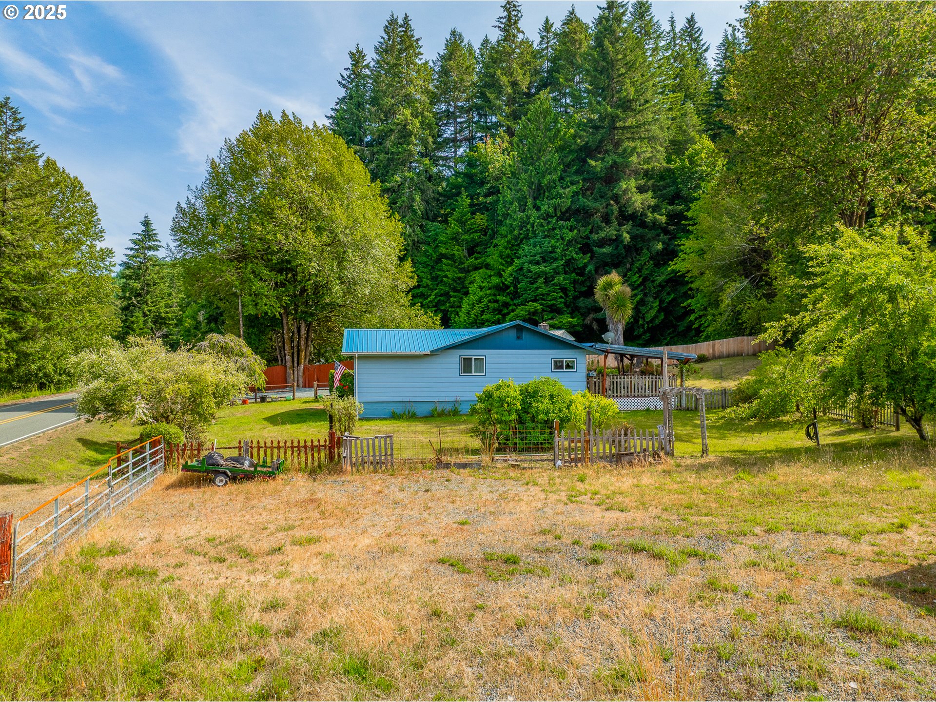 51320 Myrtle Creek Road Myrtle Point, OR 97458 - Photo 40 of 44 a backyard of a house with table and chairs