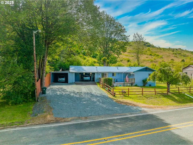 $375,000 | 51320 Myrtle Creek Road, Myrtle Point, OR 97458