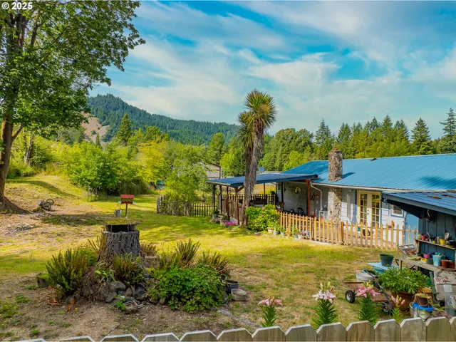 $375,000 | 51320 Myrtle Creek Road, Myrtle Point, OR 97458