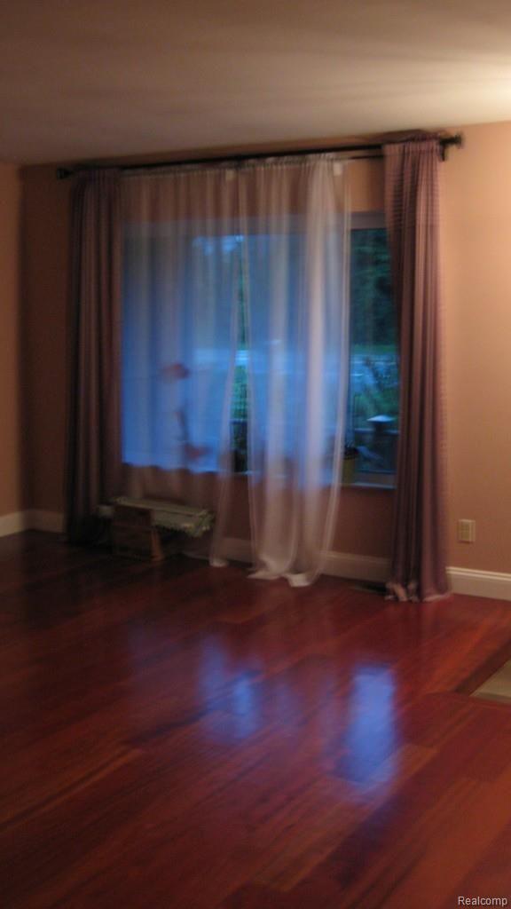 3541 East Commerce Road Commerce Township, MI 48382 - Photo 4 of 11 IMG_5016.jpg