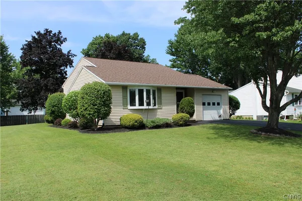 $305,000 | 101 Lyford Lane, Minoa, NY 13116