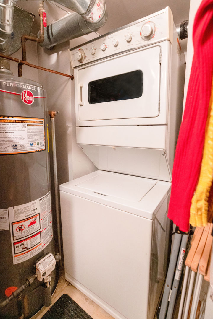 2837 North Burling Street, Unit 1S Chicago, IL 60657 - Photo 15 of 17 a utility room with dryer and washer