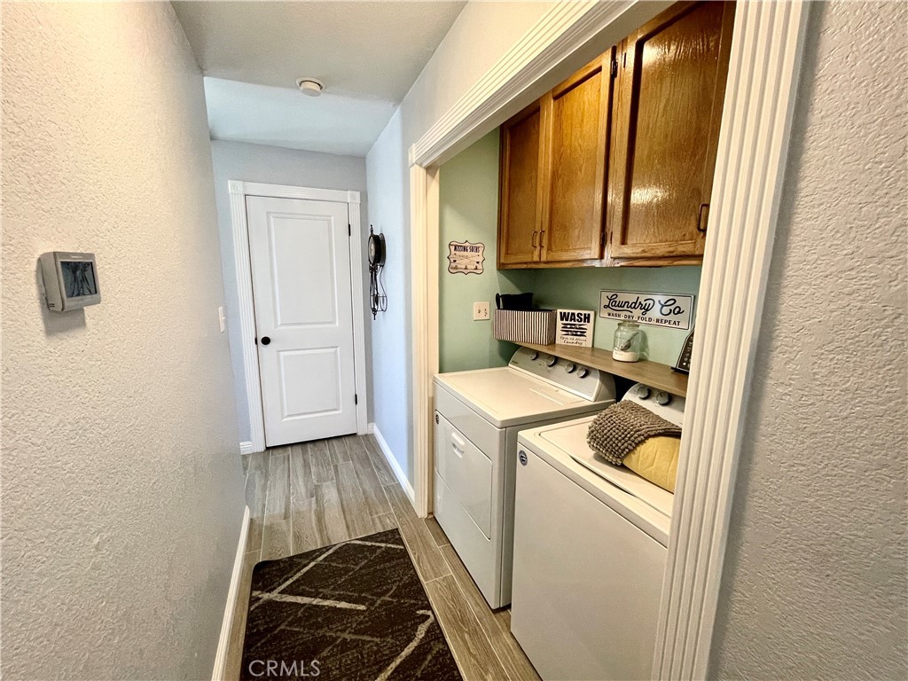 3332 Shamrock Avenue Merced, CA 95340 - Photo 18 of 35 a utility room with dryer and washer
