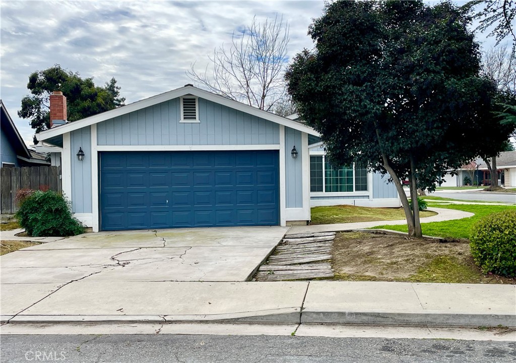 3332 Shamrock Avenue Merced, CA 95340 - Photo 35 of 35 a view of a house with street that has plants
