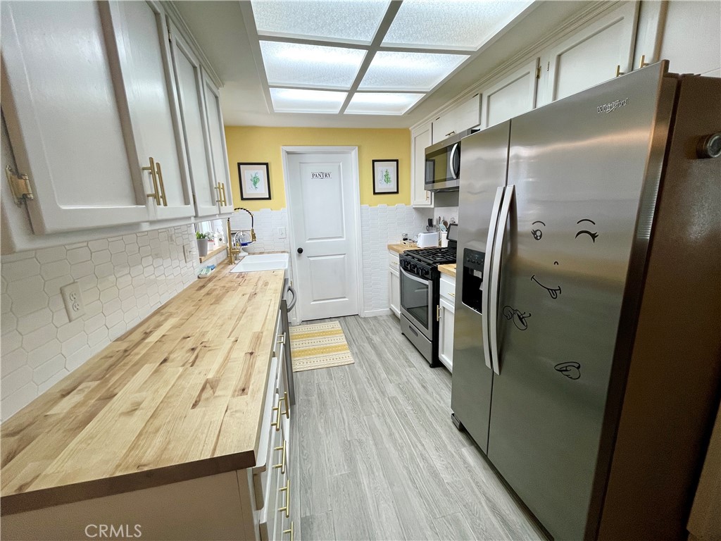 3332 Shamrock Avenue Merced, CA 95340 - Photo 8 of 35 a kitchen with stainless steel appliances granite countertop a refrigerator and a stove
