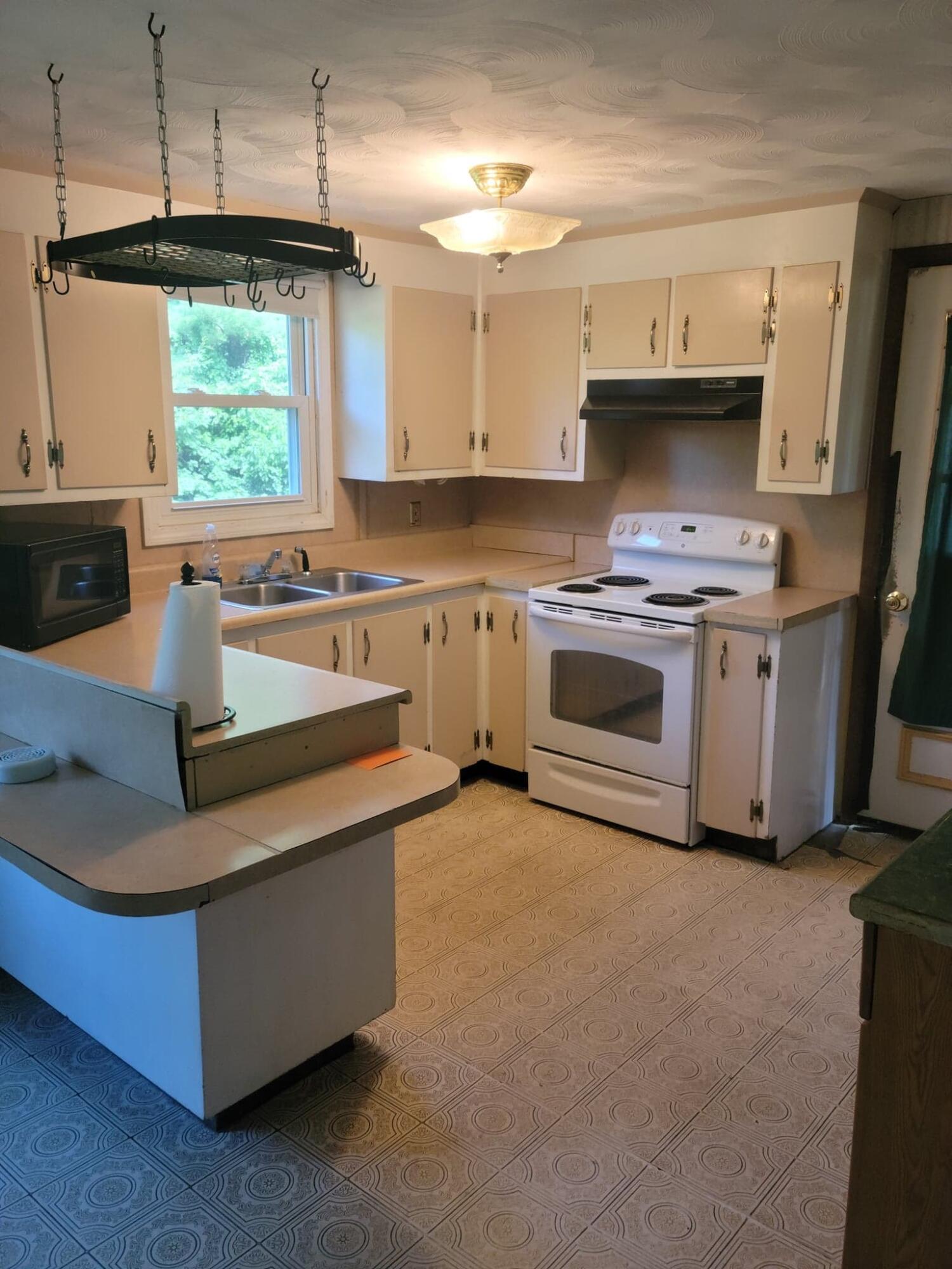 144 Hill Street Paris, ME 04281 - Photo 3 of 17 293752645_1475568196198253_7975139003065