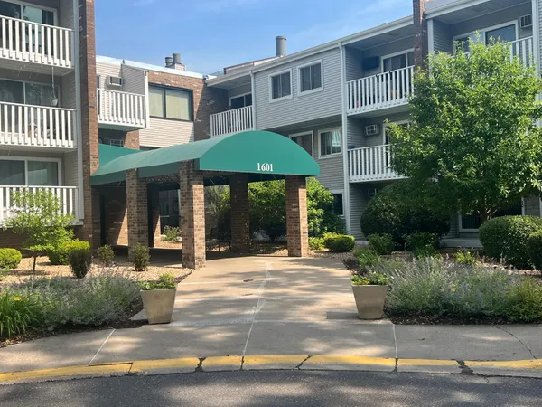 $133,900 | 1601 North Innsbruck Drive, Unit 215NE, Fridley, MN 55432