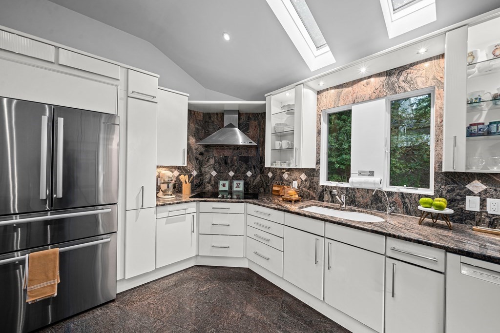 148 Cynthia Road Newton, MA 02459 - Photo 12 of 41