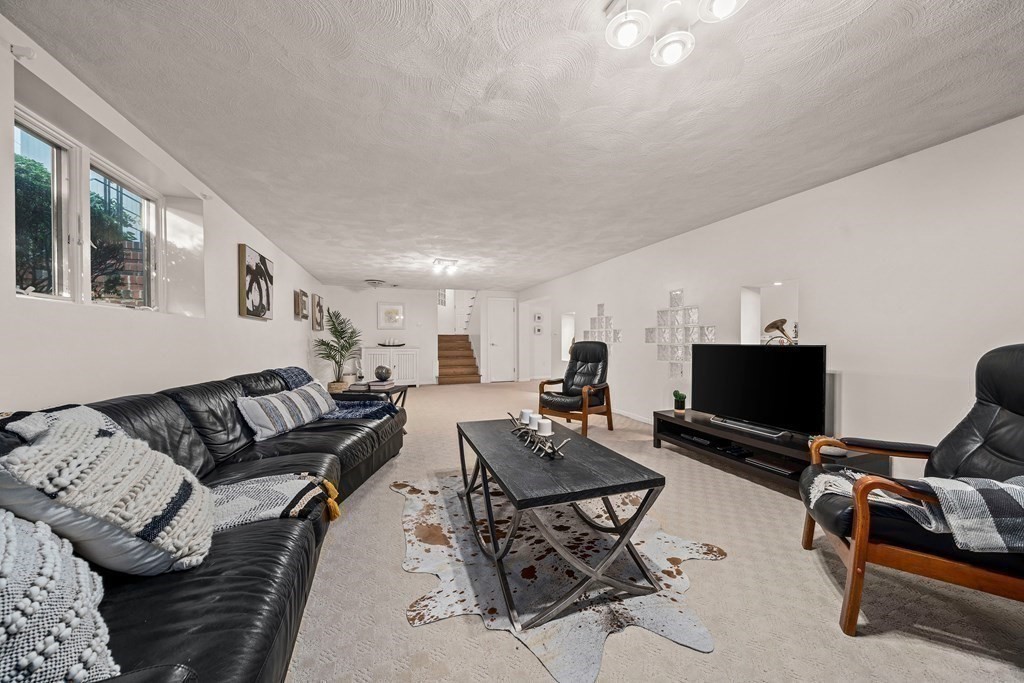 148 Cynthia Road Newton, MA 02459 - Photo 27 of 41