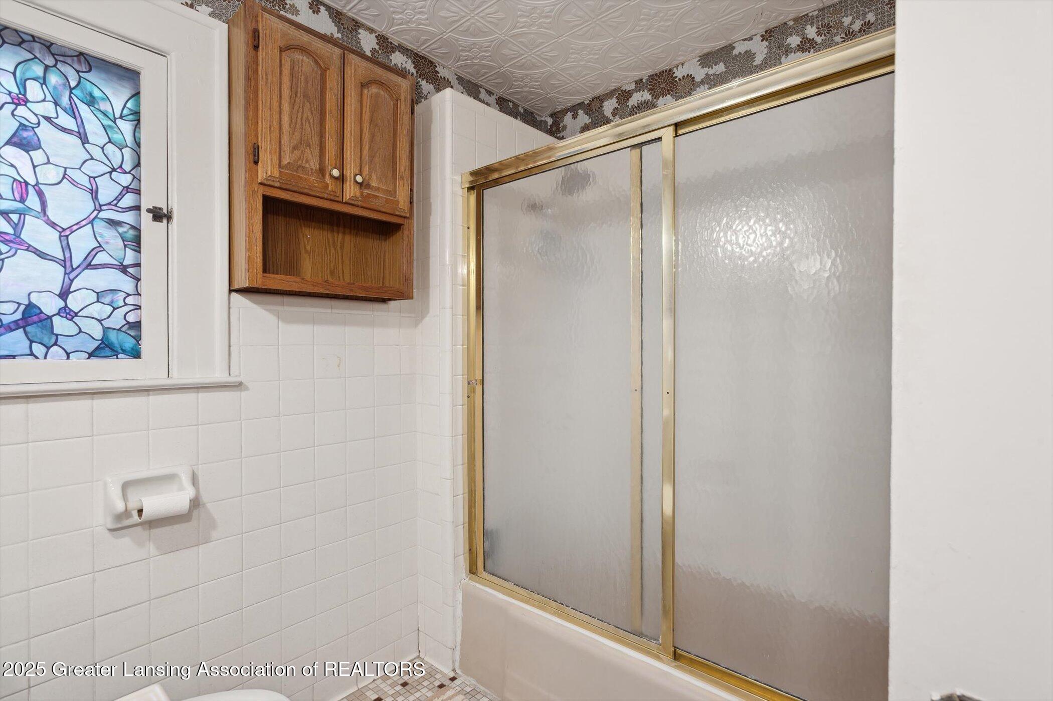 222 Strathmore Road Lansing, MI 48910 - Photo 29 of 43 29-222-Strathmore-Rd-Lansing-MI-48910-Wi