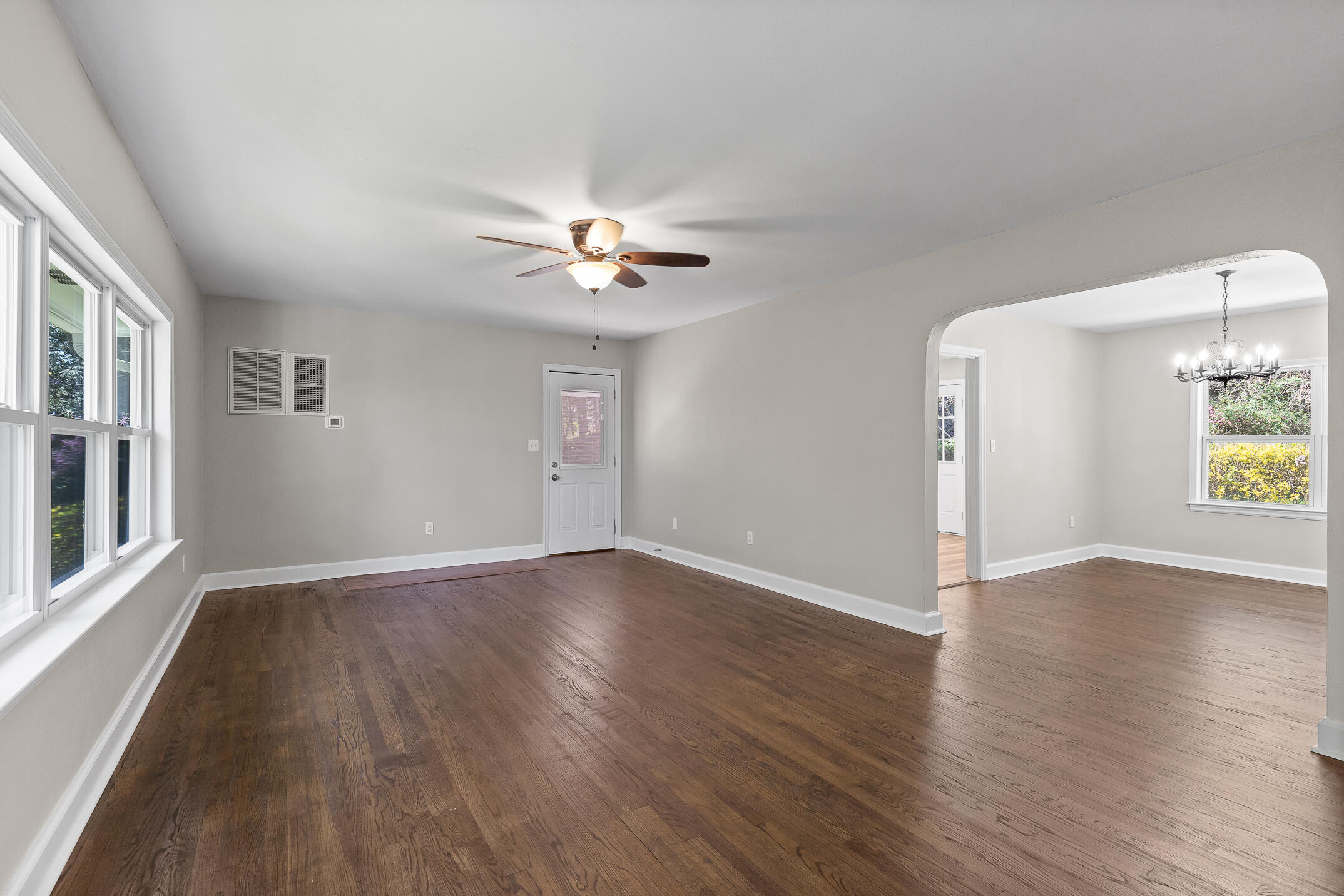 869 Donaldson Road Chattanooga, TN 37412 - Photo 5 of 55 Living Room
