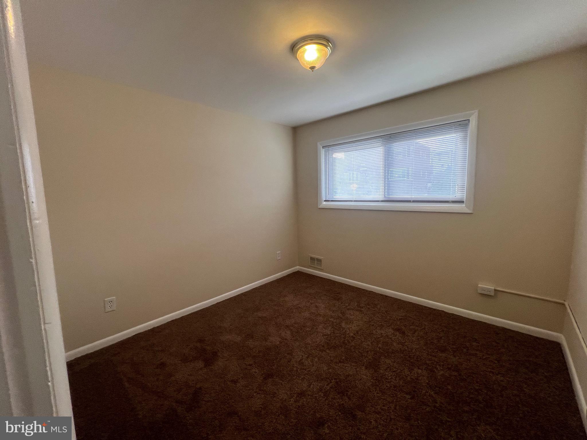 800 Jefferson Street Northeast Washington, DC 20011 - Photo 2 of 17 an empty room with a window