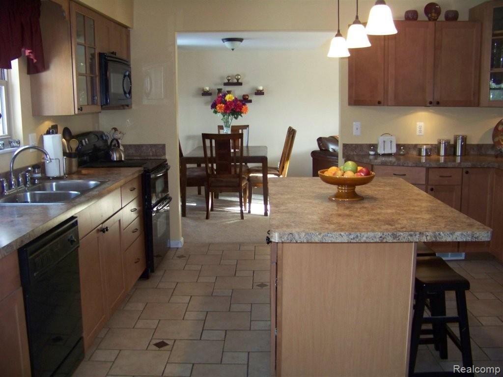 43590 Hanford Road Canton, MI 48187 - Photo 7 of 17 Kitchen 2.JPG