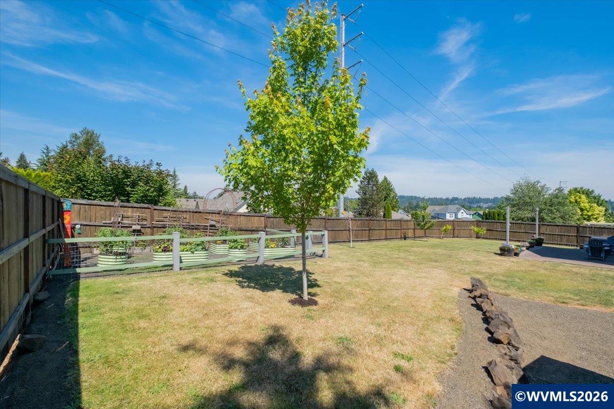 1492 Northwest Penny Lane Albany, OR 97321 - Photo 44 of 50 a view of a basket ball ground