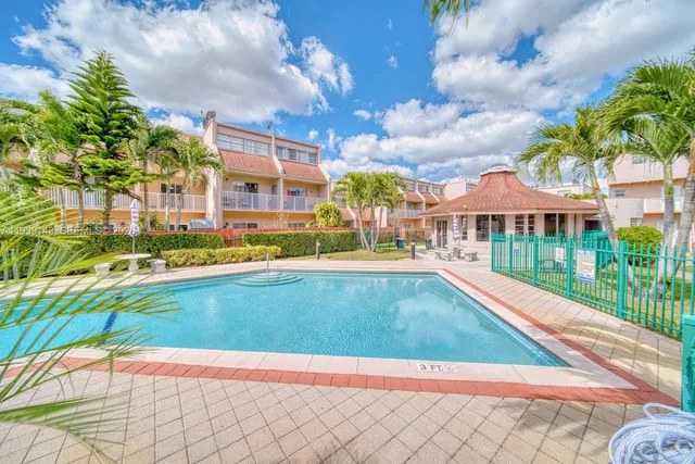 $2,400 | 840 Southwest 105th Avenue, Unit 318, Miami, FL 33174