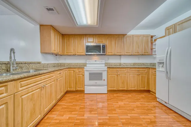 $2,400 | 840 Southwest 105th Avenue, Unit 318, Miami, FL 33174