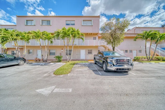 $2,400 | 840 Southwest 105th Avenue, Unit 318, Miami, FL 33174