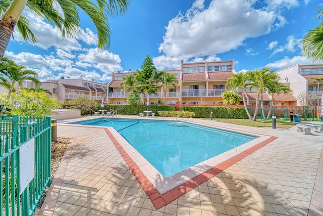 $2,400 | 840 Southwest 105th Avenue, Unit 318, Miami, FL 33174