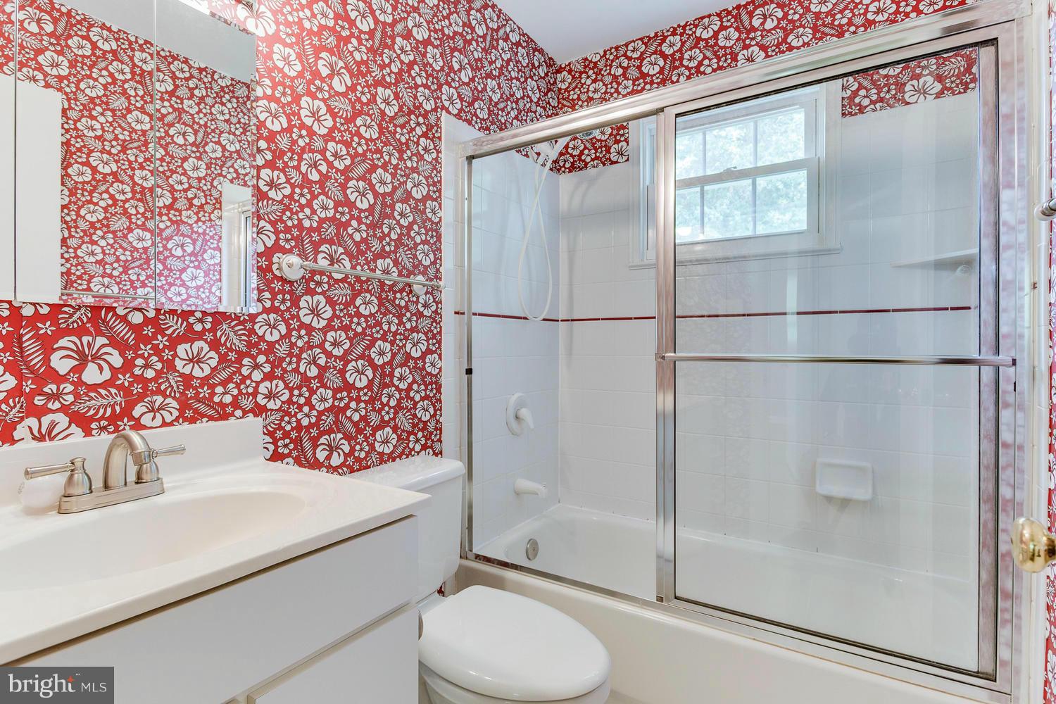 6823 Spur Road Springfield, VA 22152 - Photo 7 of 30 Bath