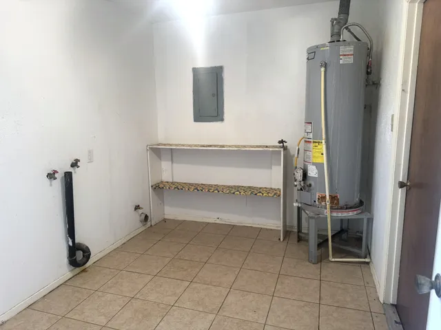 a room with a mirror and a bath tub