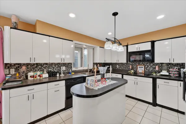 $529,900 | 19444 Jack Pine Drive, Macomb, MI 48042