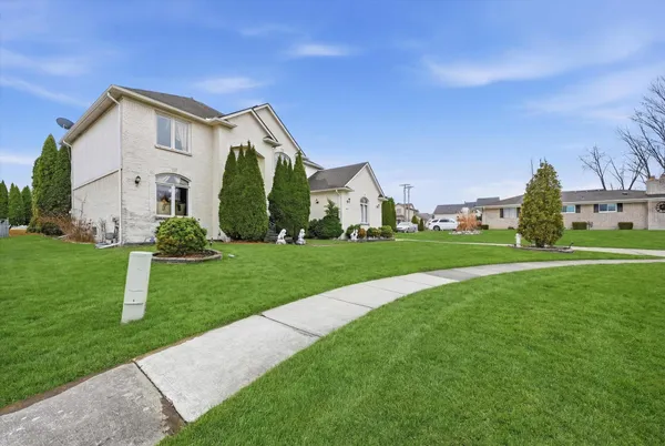 $529,900 | 19444 Jack Pine Drive, Macomb, MI 48042