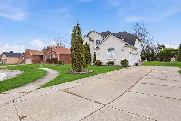 $529,900 | 19444 Jack Pine Drive, Macomb, MI 48042
