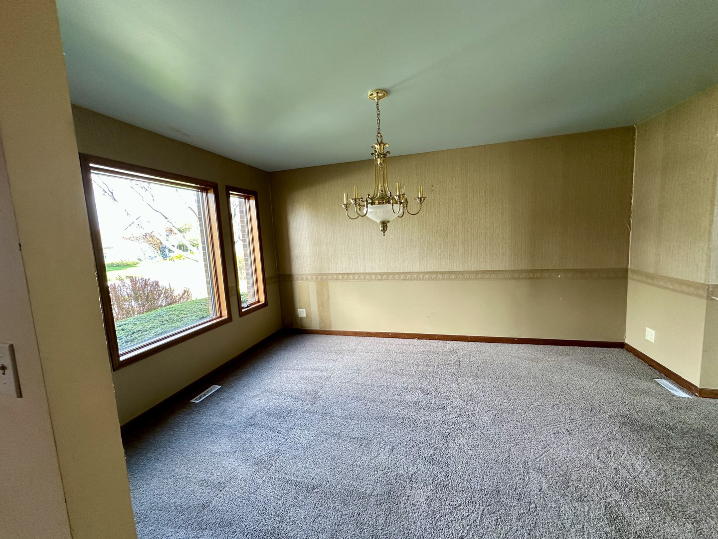 2060 Carolyn Road Aurora, IL 60506 - Photo 11 of 17 Gallery Image 11