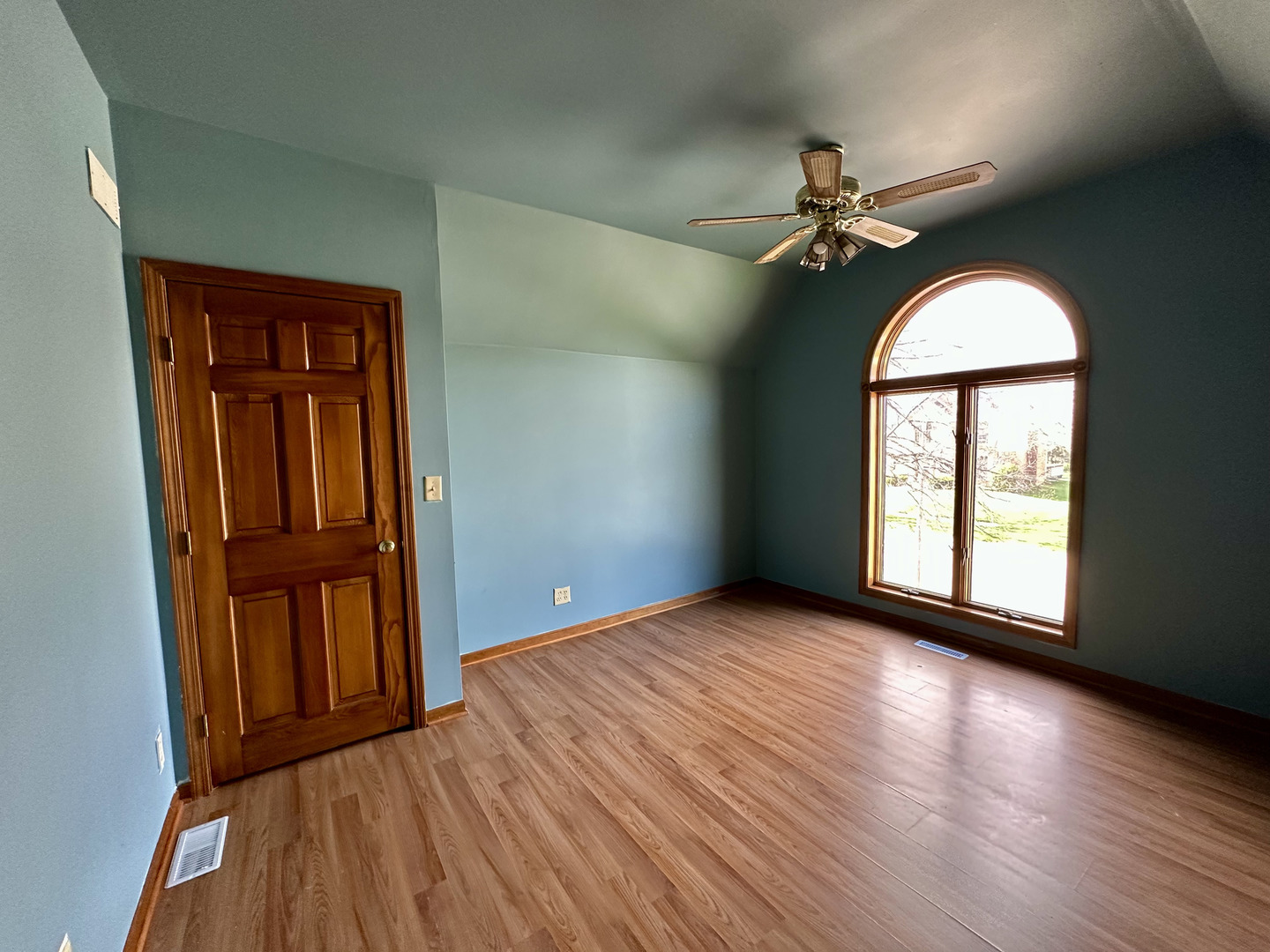 2060 Carolyn Road Aurora, IL 60506 - Photo 13 of 17 Gallery Image 13