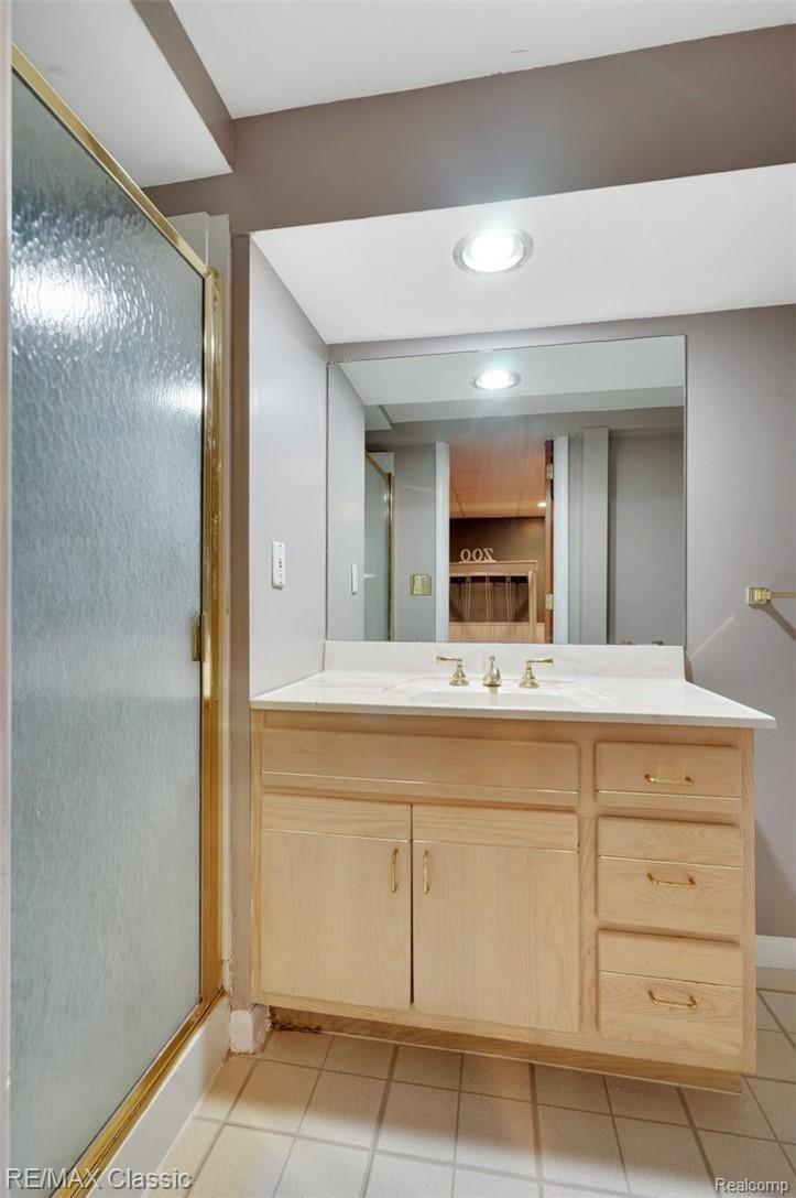 45070 Prestbury Road Canton, MI 48187 - Photo 18 of 22 dsc02908-dsc02910.jpg