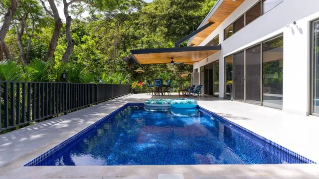 $599,000 | 0 Modern Gem In The Natural Setting, Washington, OS 20006